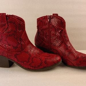 Women’s Size 8M Rampage Red Snakeskin Print Ankle Boots – Block Heel – Pre-Owned